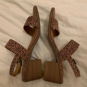 Strappy small wedge heel